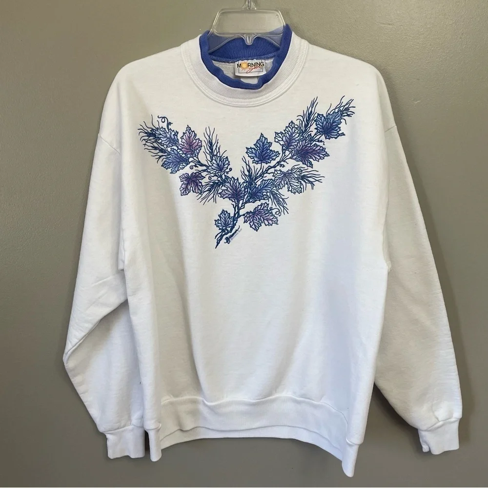 Vintage Morning Sun Large floral white purple blue puffed print grannycore
